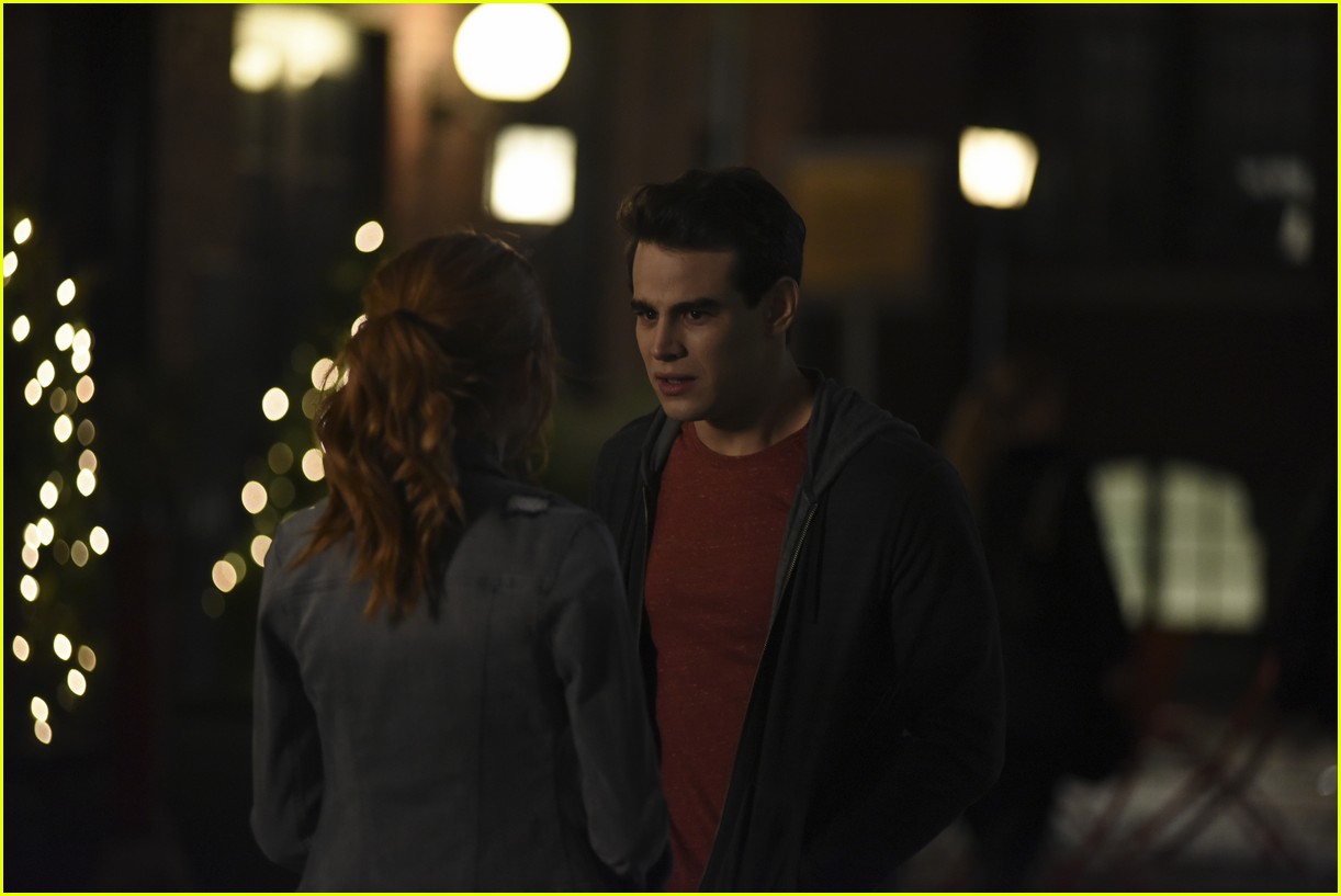 Clary is on a Mission to Rescue Simon on Tonight's 'Shadowhunters': Photo  919691, Shadowhunters, Television Pictures