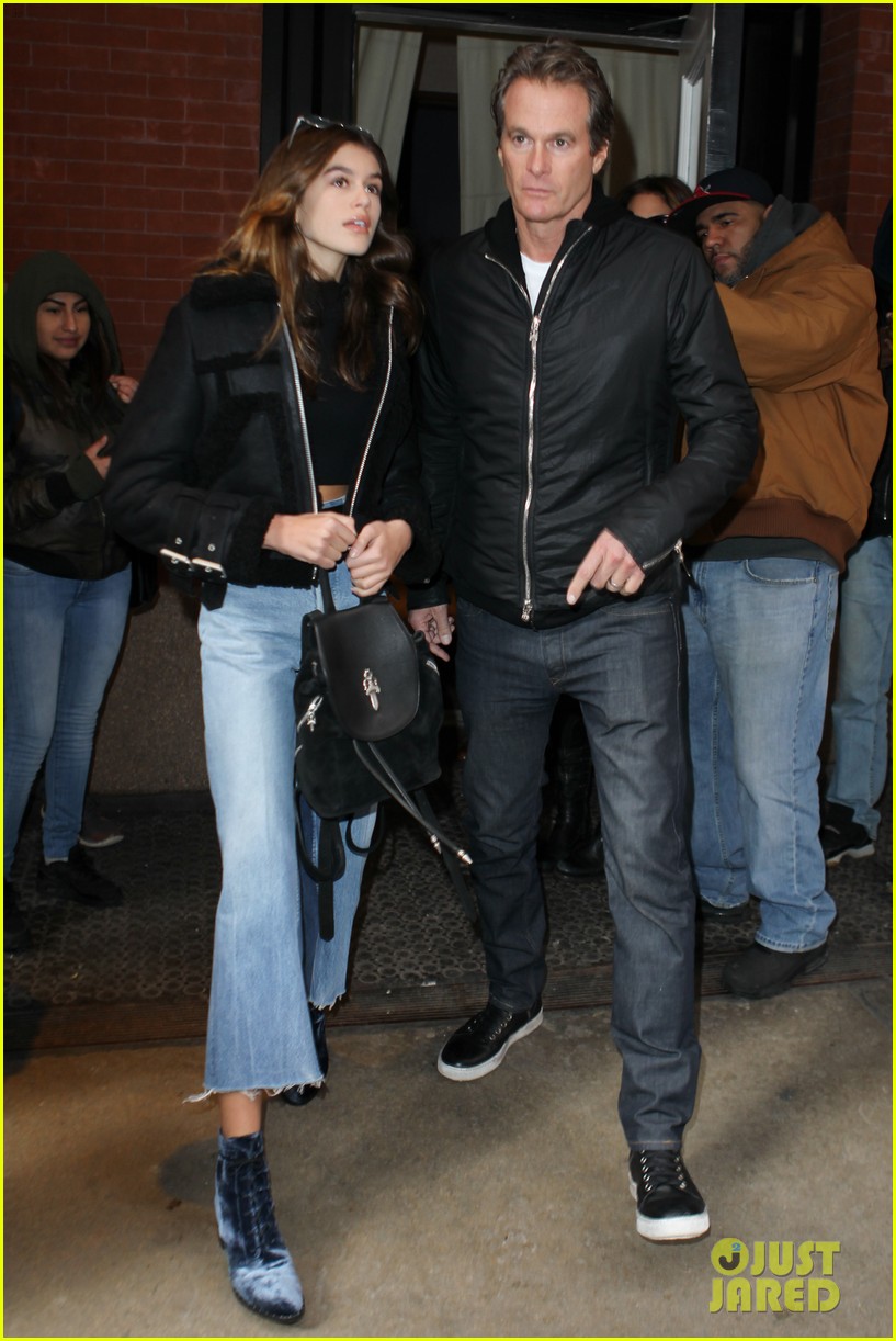 cindy crawford knew about george and amal clooneys pregnancy news for months 01