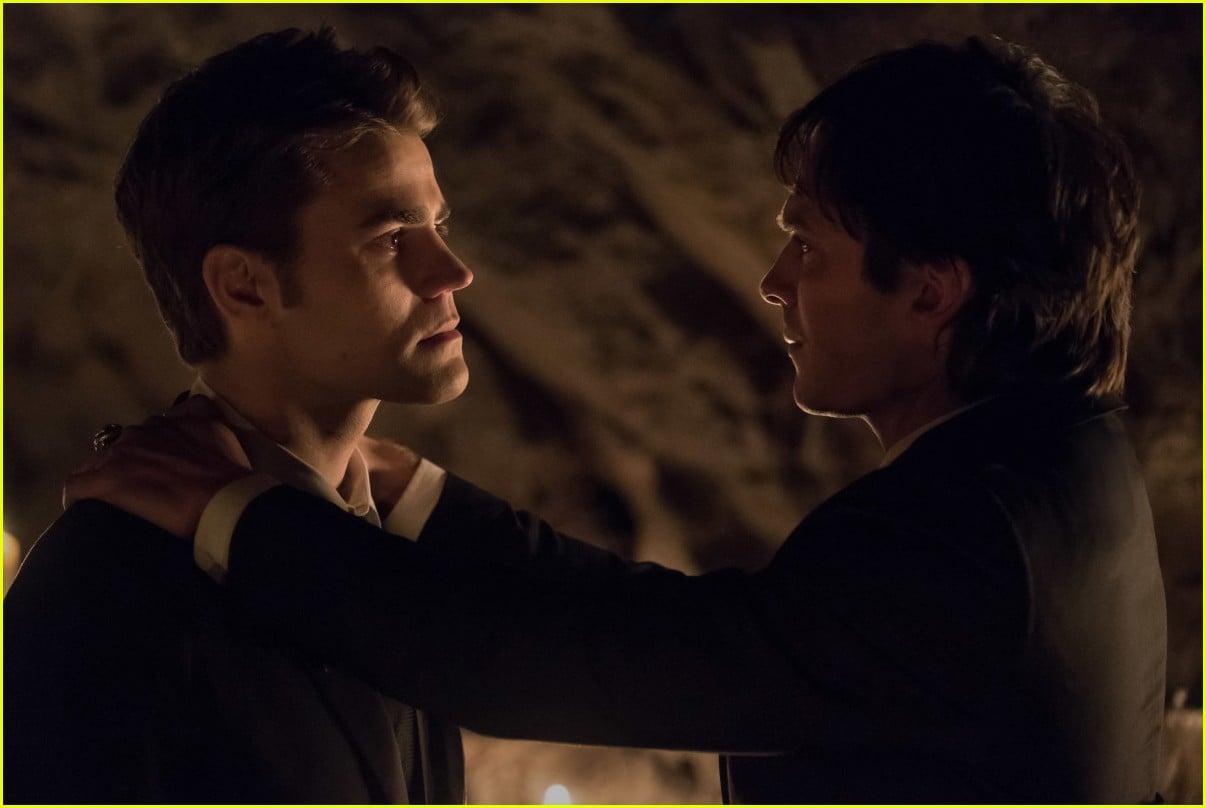 Damon & Elena Hug in New 'Vampire Diaries' Series Finale Promo - Watch ...