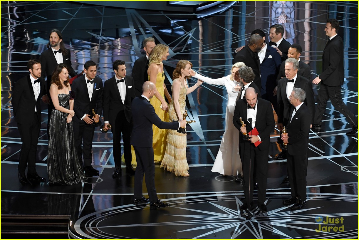 Oscars 2017 Here's What Happened With EnvelopeGate (Video) Photo