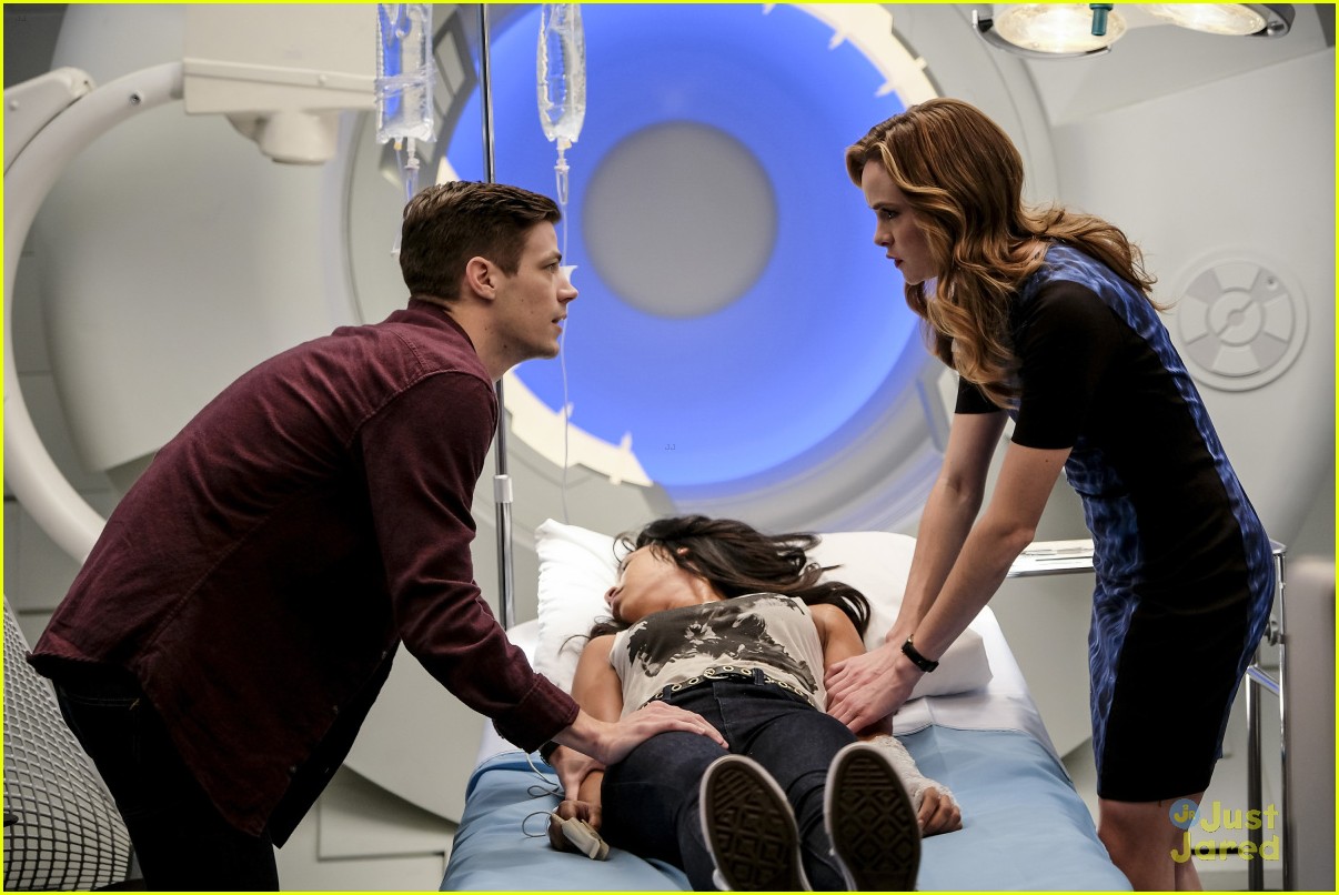 Full Sized Photo Of Flash Episode Barry Saves Iris Clive Yorkin 01 Did Barry Save Iris Life 9841