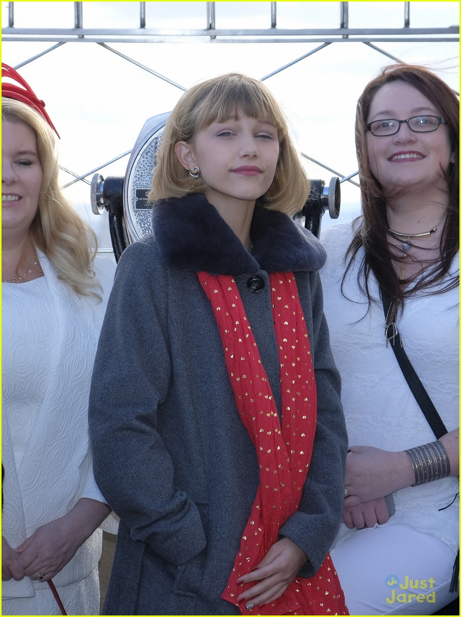 Grace VanderWaal Sings For Couples Getting Married at Empire State