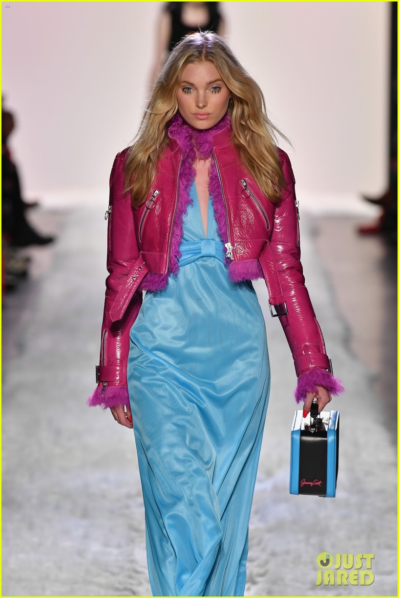 Full Sized Photo of gigi hadid jeremy scott fashion show nyfw 15