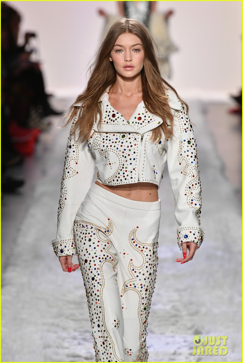 Full Sized Photo of gigi hadid jeremy scott fashion show nyfw 23