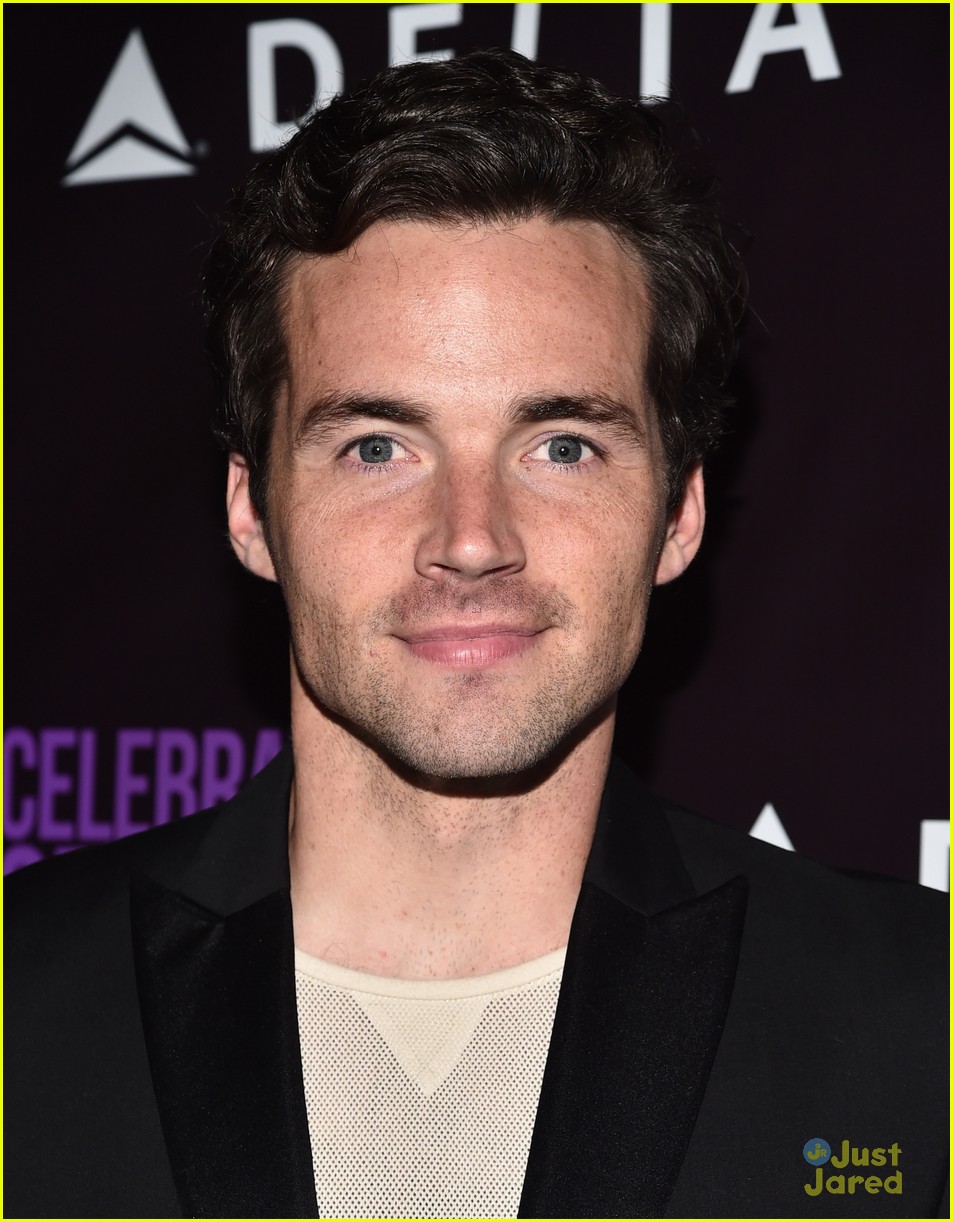 Ian Harding Lands First Post-PLL Role on New Fox Comedy 'Thin Ice