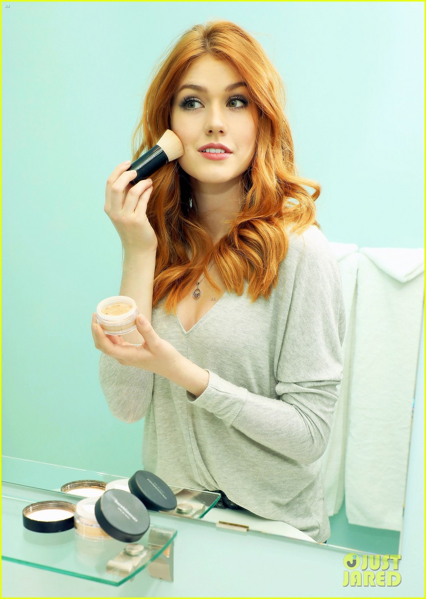 Full Sized Photo of kat mcnamara social media face of bare minerals 08