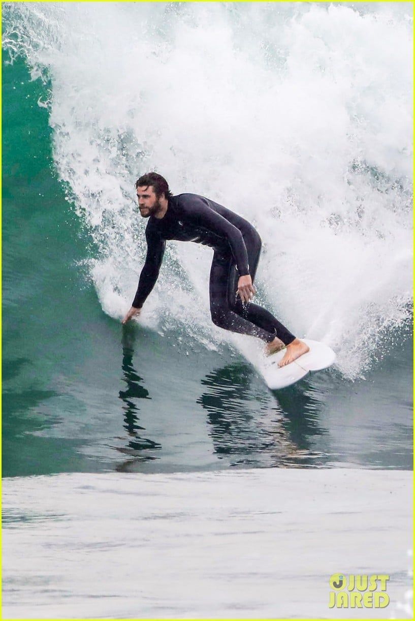 Liam Hemsworth Gets In a Day of Surfing in Malibu! | Photo 1069063 ...