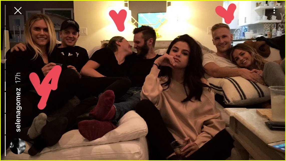 Selena Gomez Being The Third Wheel At A Super Bowl Party Is All Of Us Selena Gomez Being The Third Wheel At A Super Bowl Party Is All Of Us