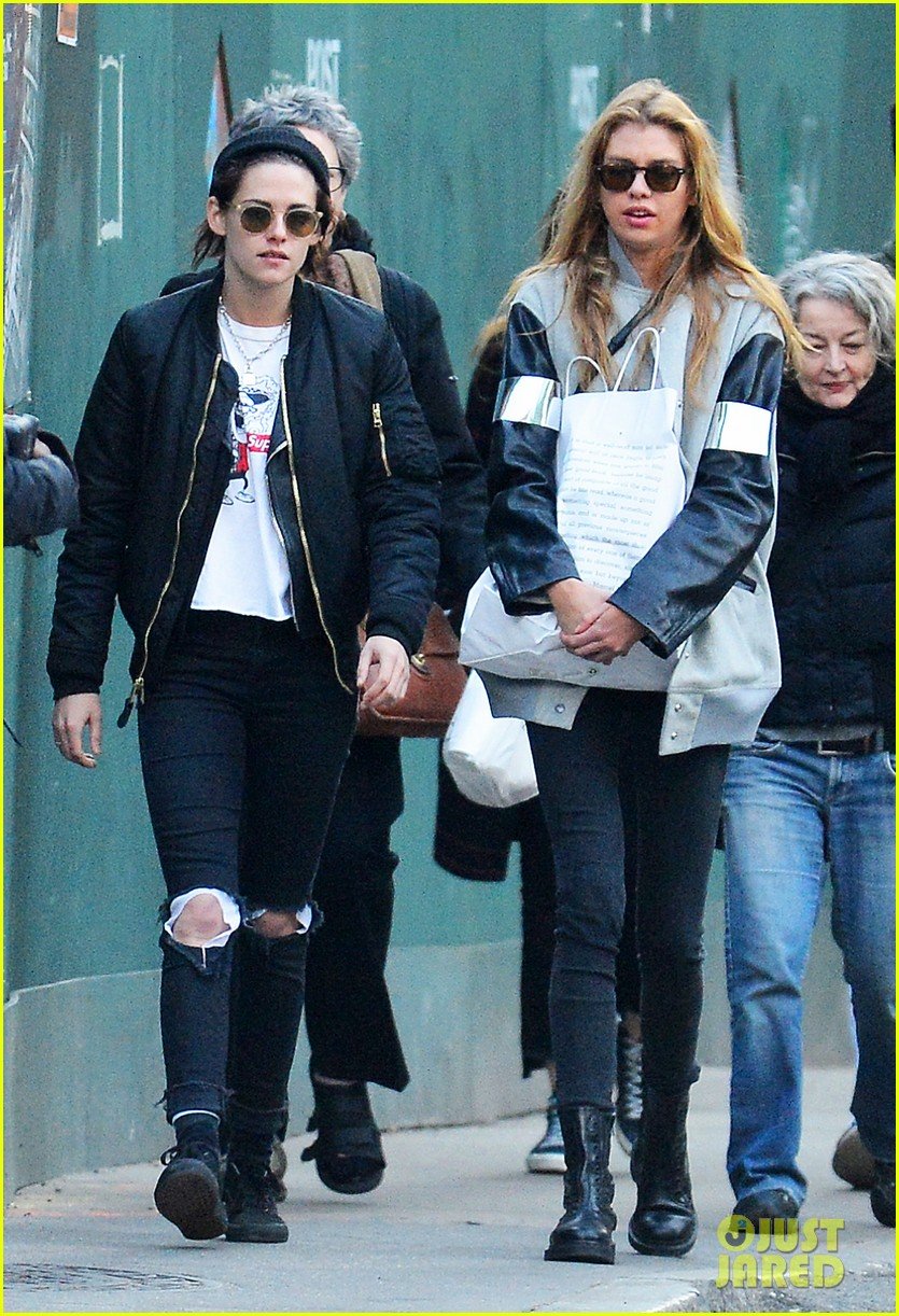 Kristen Stewart & Stella Maxwell Couple Up for Shopping Trip | Photo ...