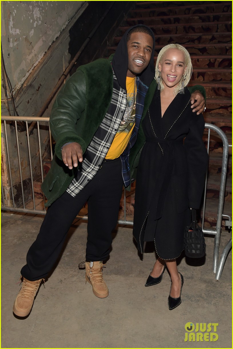 Full Sized Photo of zoe kravtiz karl shows off his pink hair 13 | Ansel