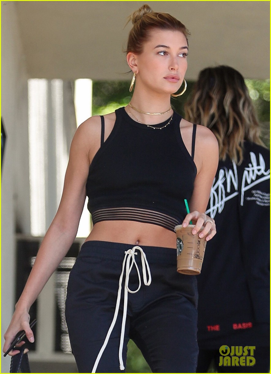 Hailey Baldwin Grabs Coffee with a Pal in Beverly Hills | Photo 1075609 ...