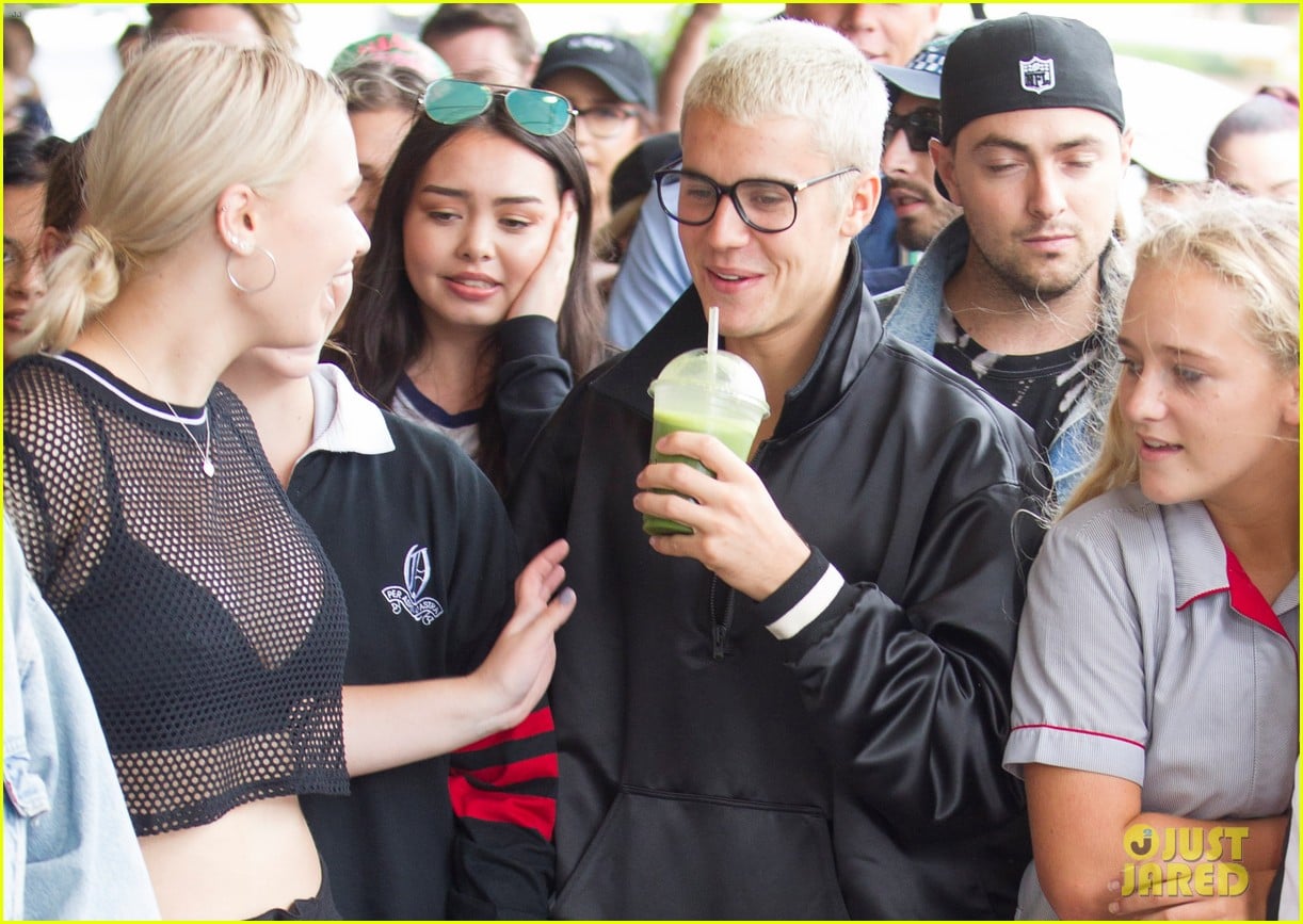 Full Sized Photo of justin bieber gets mobbed by fans in australia 02