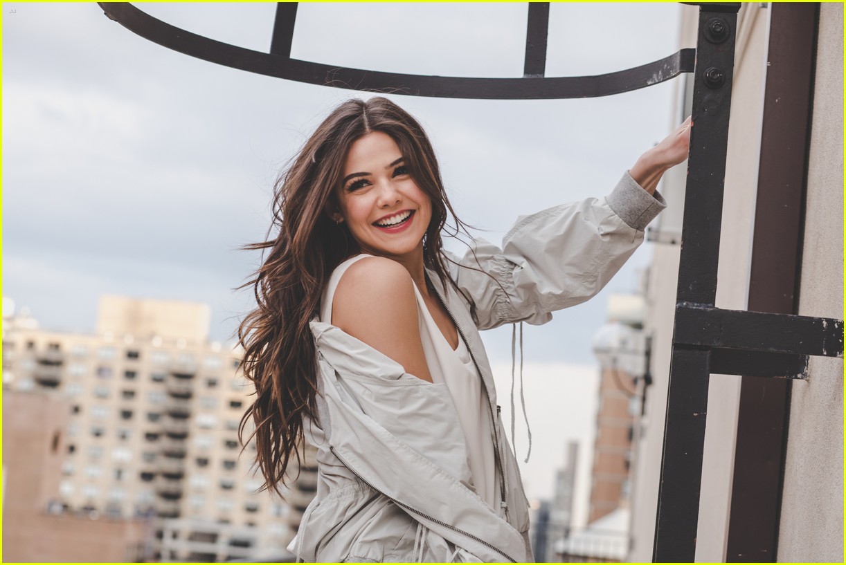 Danielle Campbell Loves To Be Goofy On Her Instagram Photo 1073326 Danielle Campbell Magazine Pictures Just Jared Jr