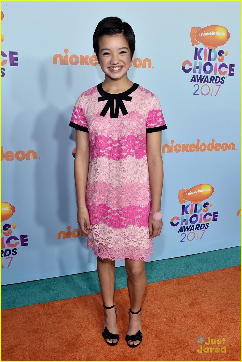 Honor choice kids. Kids choice Awards 2017. Пейтон с динозавриком. Элизабет соул из сериала Nickelodeon. Пейтон в 3 года.