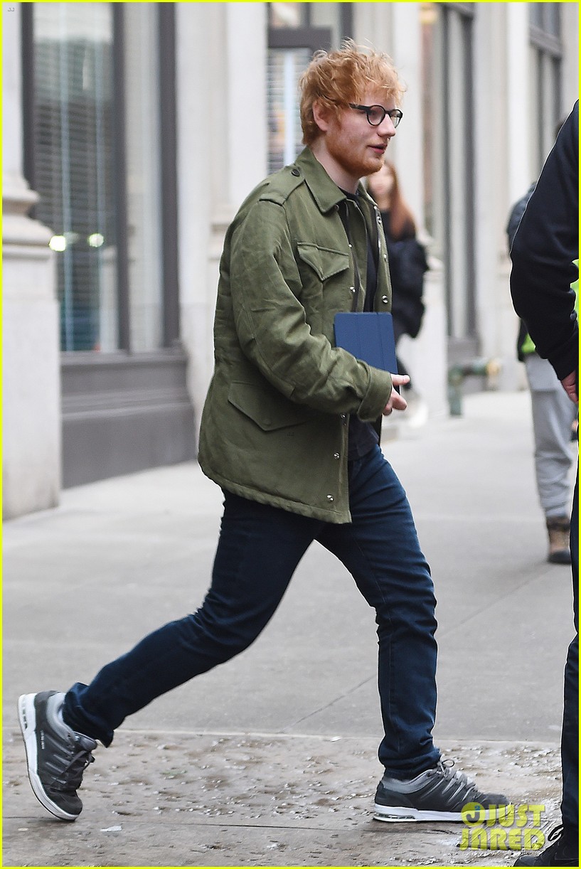 Full Sized Photo of ed sheeran stops by taylor swifts apartment 03 | Ed