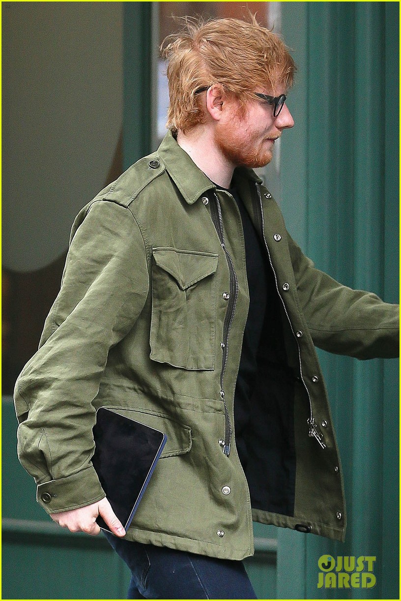 Full Sized Photo of ed sheeran stops by taylor swifts apartment 04 | Ed