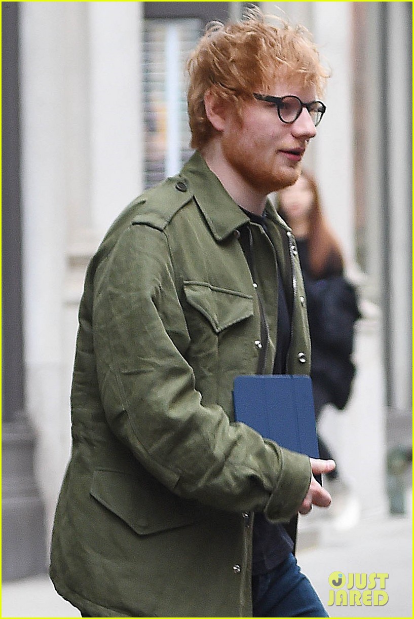 Full Sized Photo of ed sheeran stops by taylor swifts apartment 06 | Ed