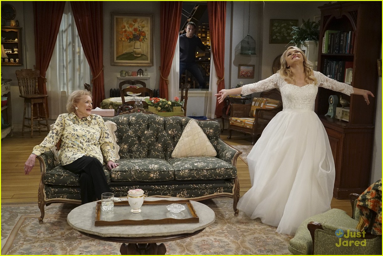 Emily Osment Is Back In THAT Wedding Dress For 'Young u0026 Hungry': Photo  1076425 | Emily Osment, Television, Young u0026 Hungry Pictures | Just Jared Jr.