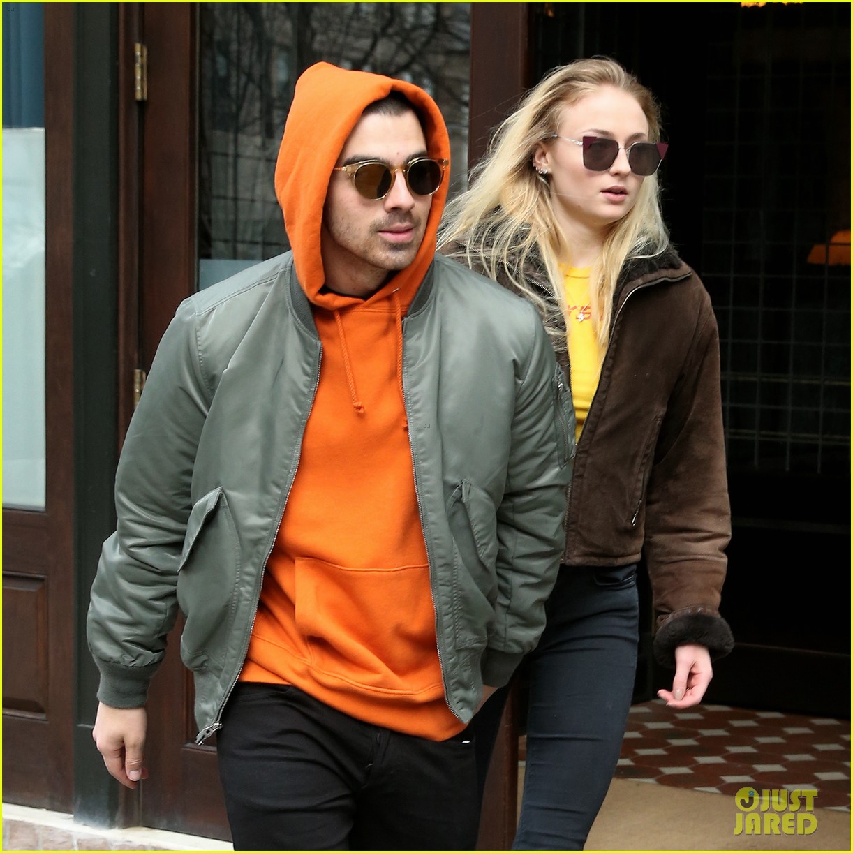 Full Sized Photo Of Joe Jonas And Sophie Turner Hold Hands While