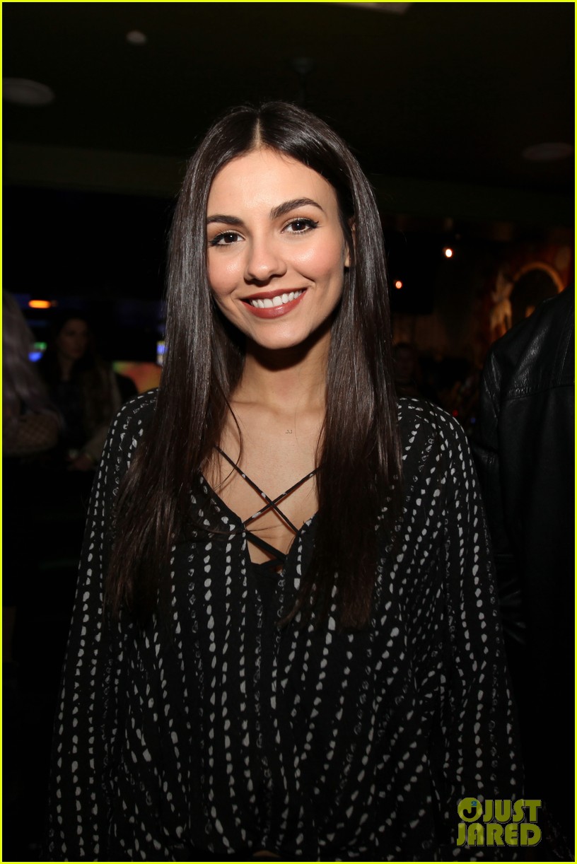 victoria justice reeve carney rock n roll charity 01