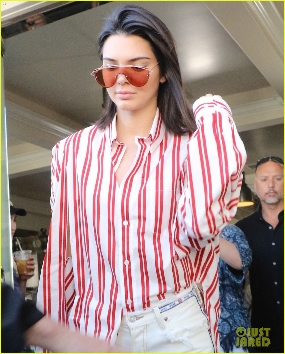 Kendall Jenner Wears Her Stripes at Lunch with Kim Kardashian | Photo