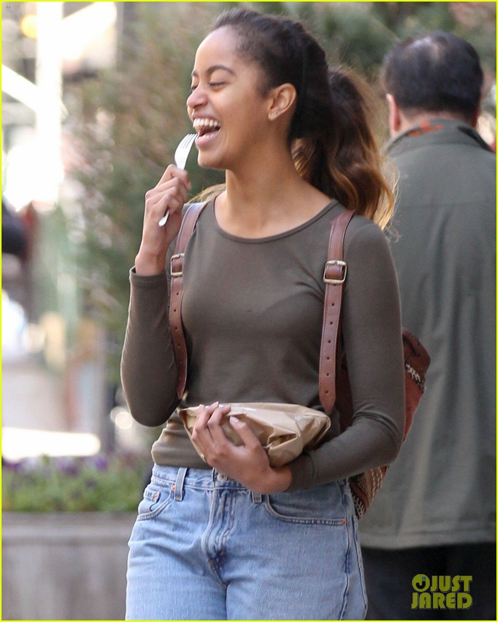 Malia Obama Steps Out For Lunch With a Friend: Photo 1078468 | Malia Obama  Pictures | Just Jared Jr.