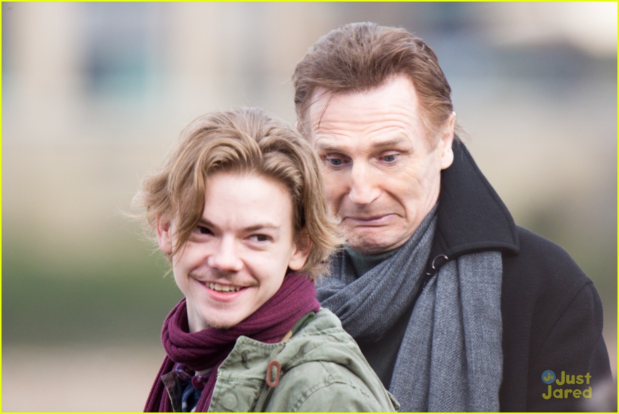 Full Sized Photo of thomas sangster olivia olson love actually filming ...