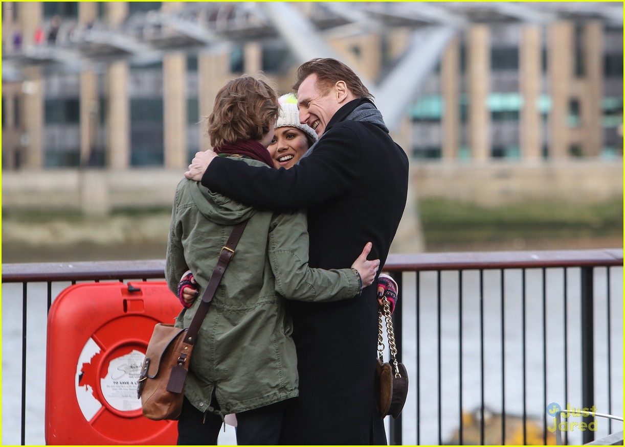 Full Sized Photo of thomas sangster olivia olson love actually filming ...