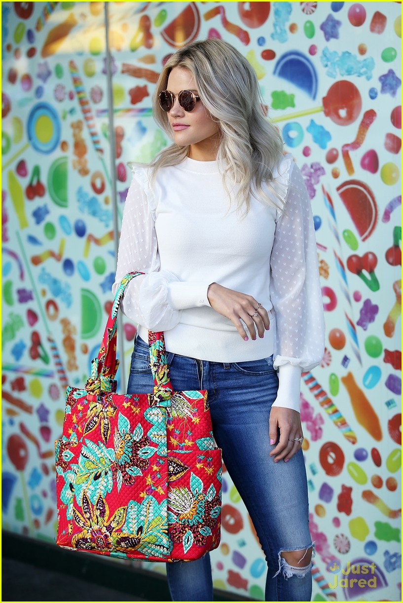 Giveaway with The Lady Bag! - Witney Carson
