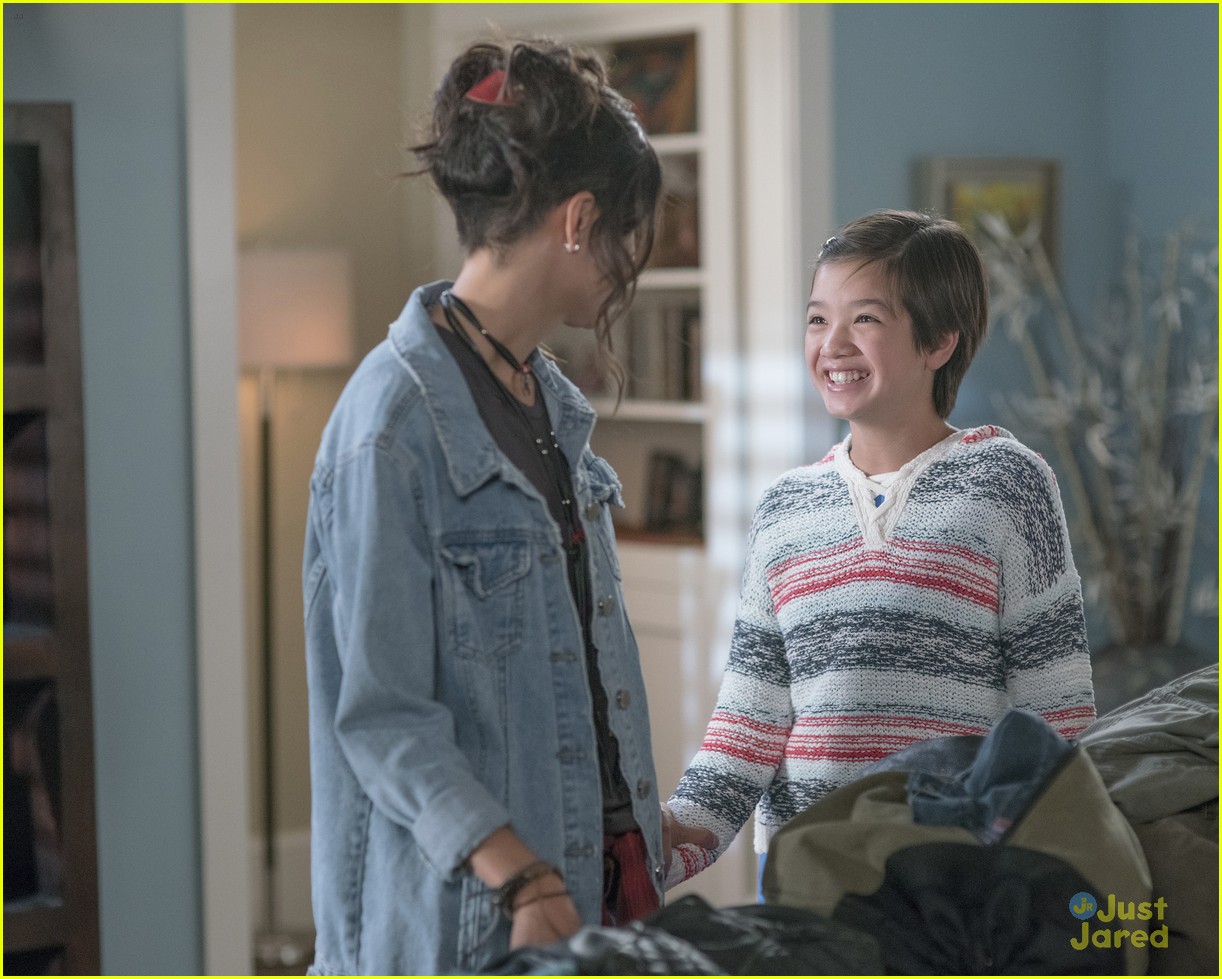 Disney Channel S Andi Mack Premieres Tonight Watch An Exclusive Sneak Peek Photo