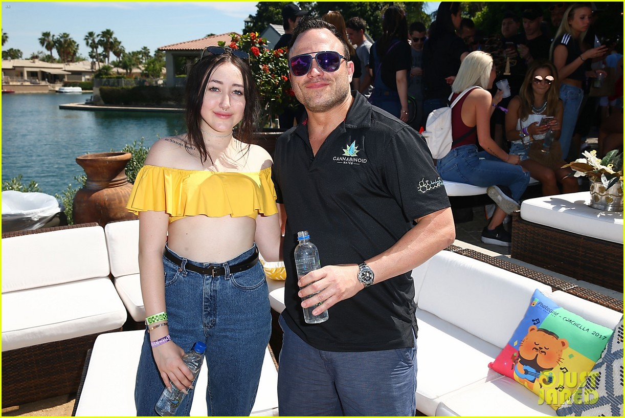 Brooklyn Beckham & Noah Cyrus Wrap Up Coachella Weekend | Photo 1081785 ...