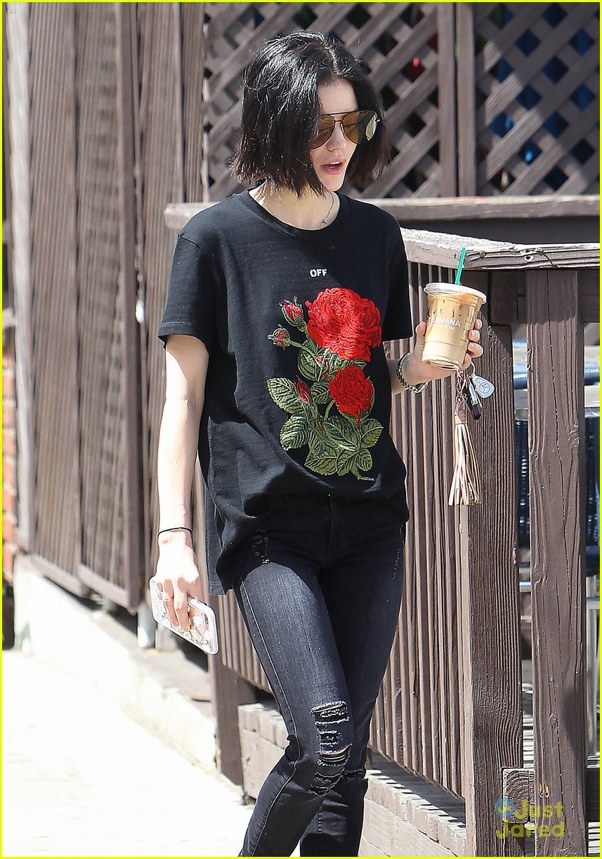 lucy hale aria pitted against pll errands 01