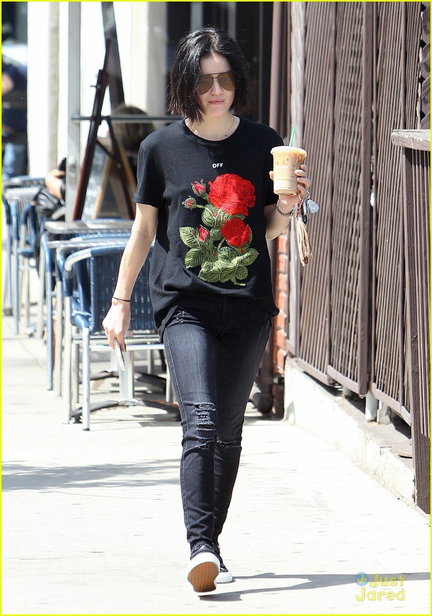lucy hale aria pitted against pll errands 06