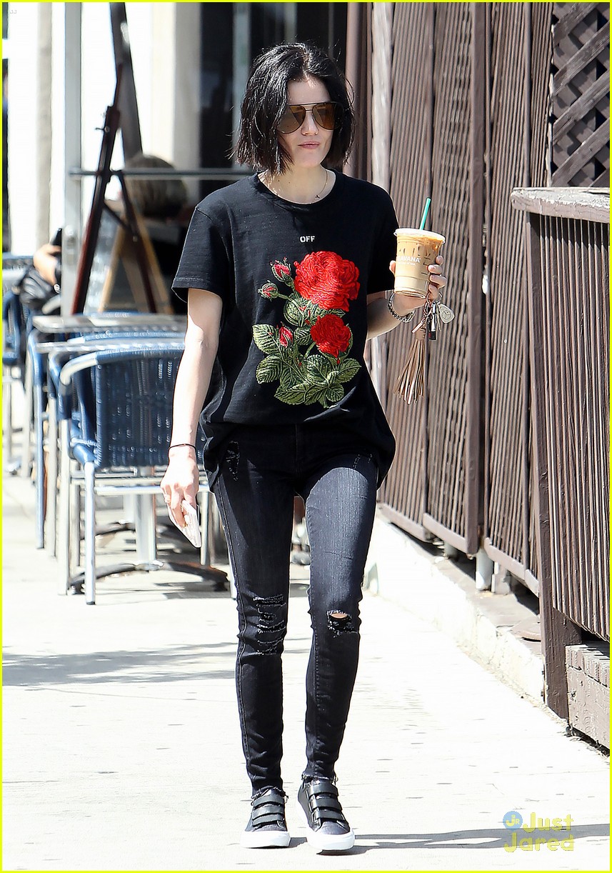 lucy hale aria pitted against pll errands 07
