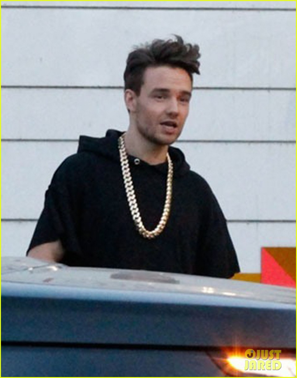 gold chain outfit