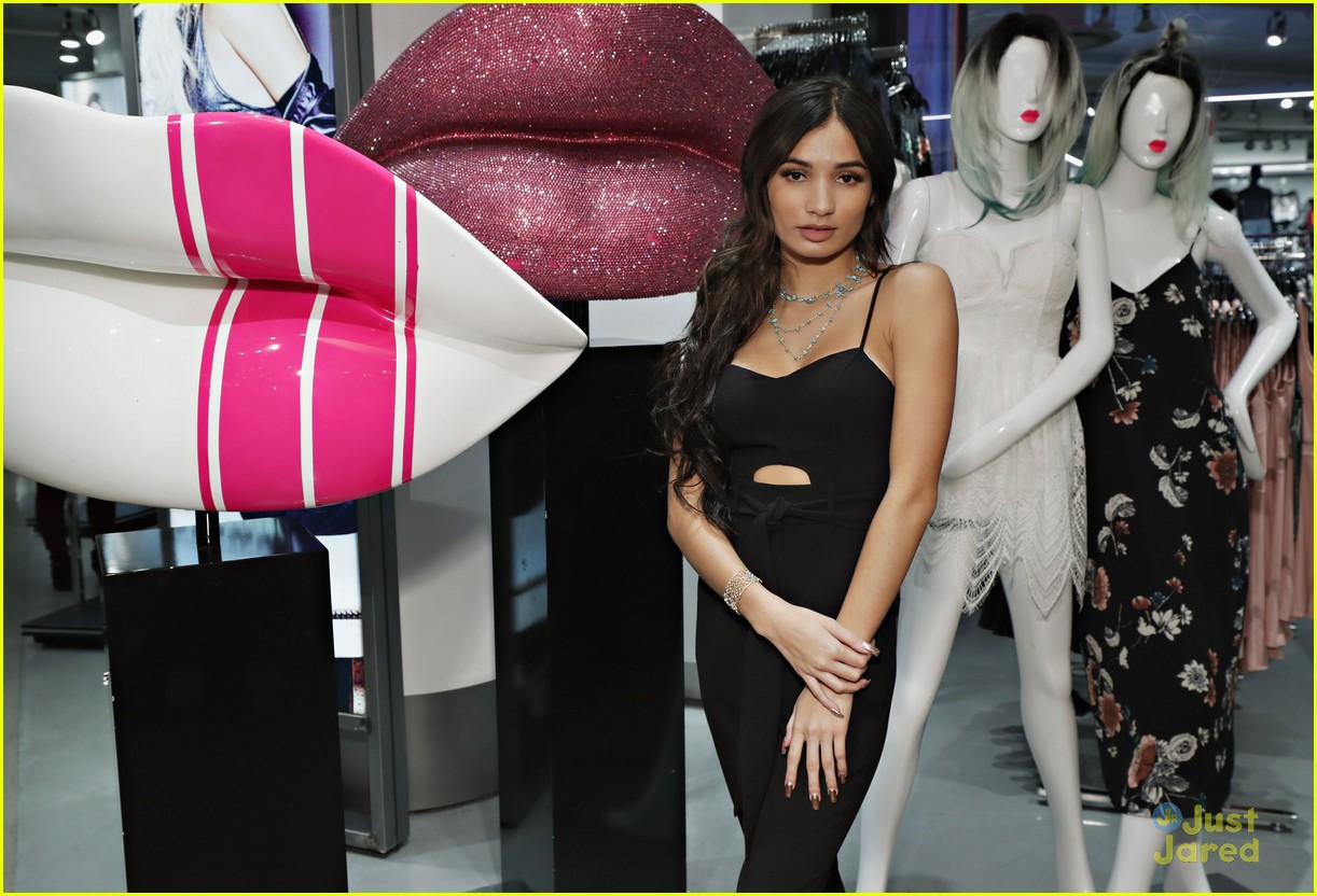 Full Sized Photo Of Pia Mia Dark Hair Material Girl Event 08 Pia Mia Shows Off New Brunette