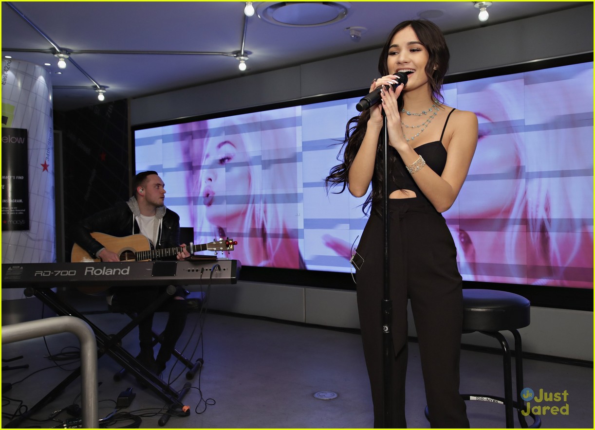 Full Sized Photo Of Pia Mia Dark Hair Material Girl Event 52 Pia Mia Shows Off New Brunette