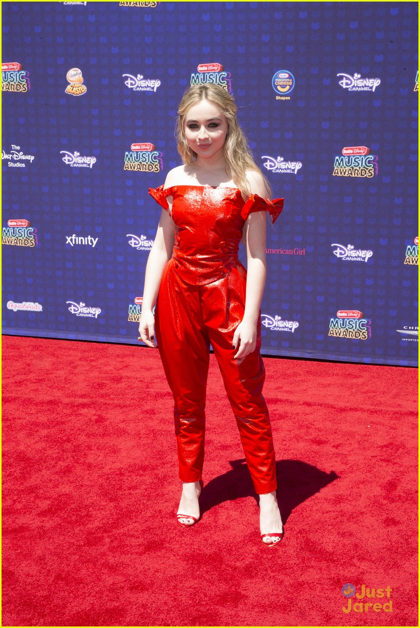 Sabrina Carpenter Is Red Hot In A Red Jumpsuit At Rdmas 2017 Photo 1084125 Photo Gallery
