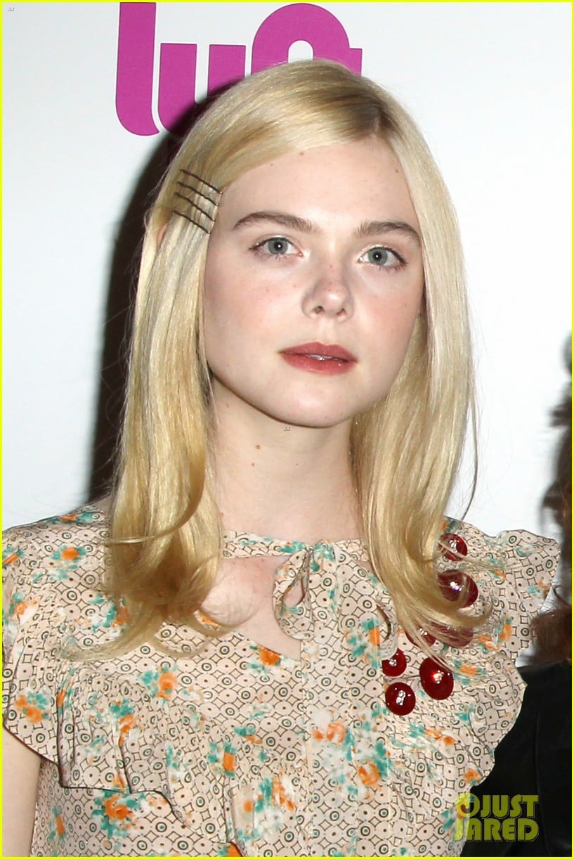 Elle Fanning Has Fun at Special '3 Generations' Screening | Photo ...