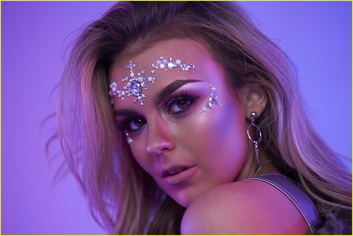 Tallia Storm Fronts Boohoo's Festival Fashion Campaign | Photo 1081163