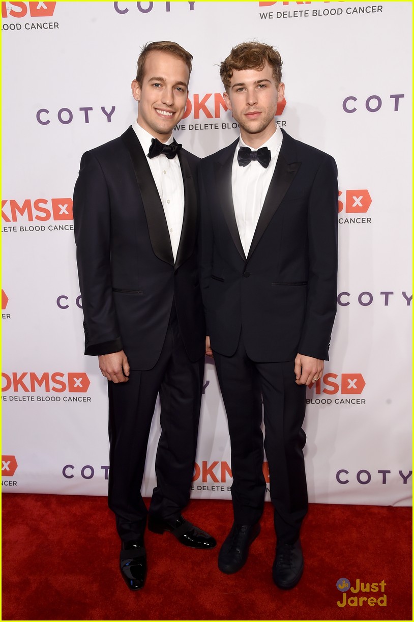 Tommy Dorfman Suits Up For DKMS Gala with Alexandra Daddario | Photo