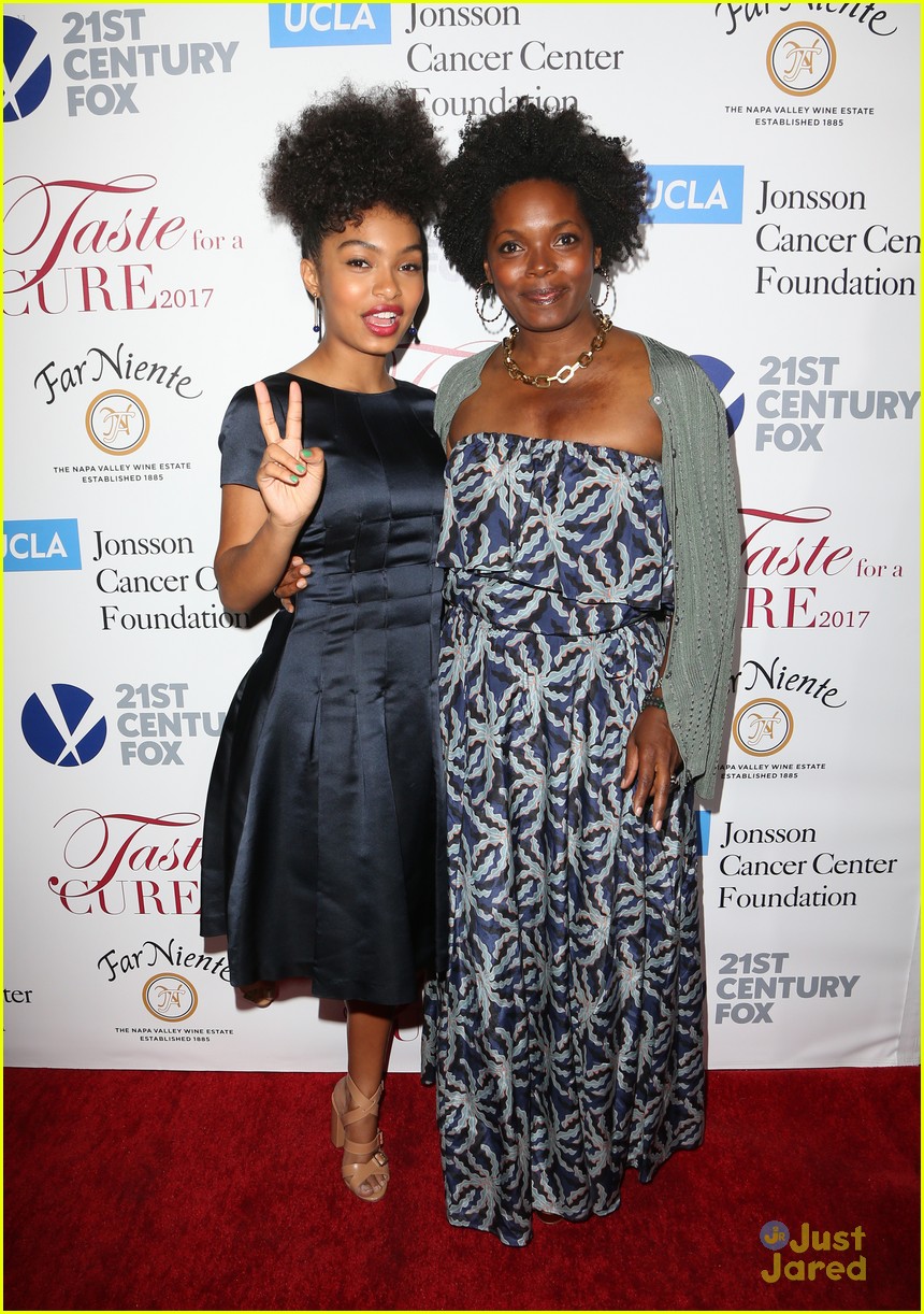 Yara Shahidi Brings Her Parents To UCLA's Taste For the Cure Event ...