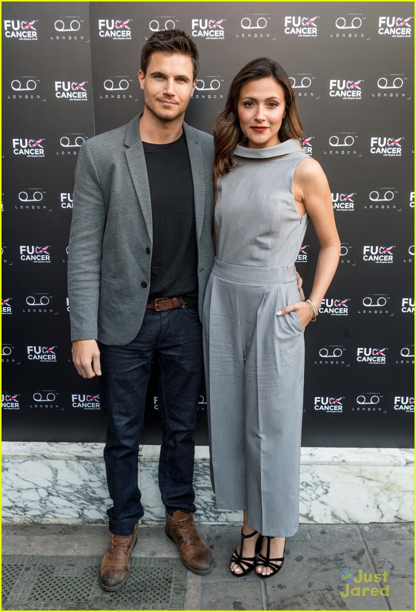 Italia Ricci, Robbie & Stephen Amell Host First F Cancer Event in ...