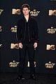 ansel elgort haile steinfeld have a lovefest at the mtv02