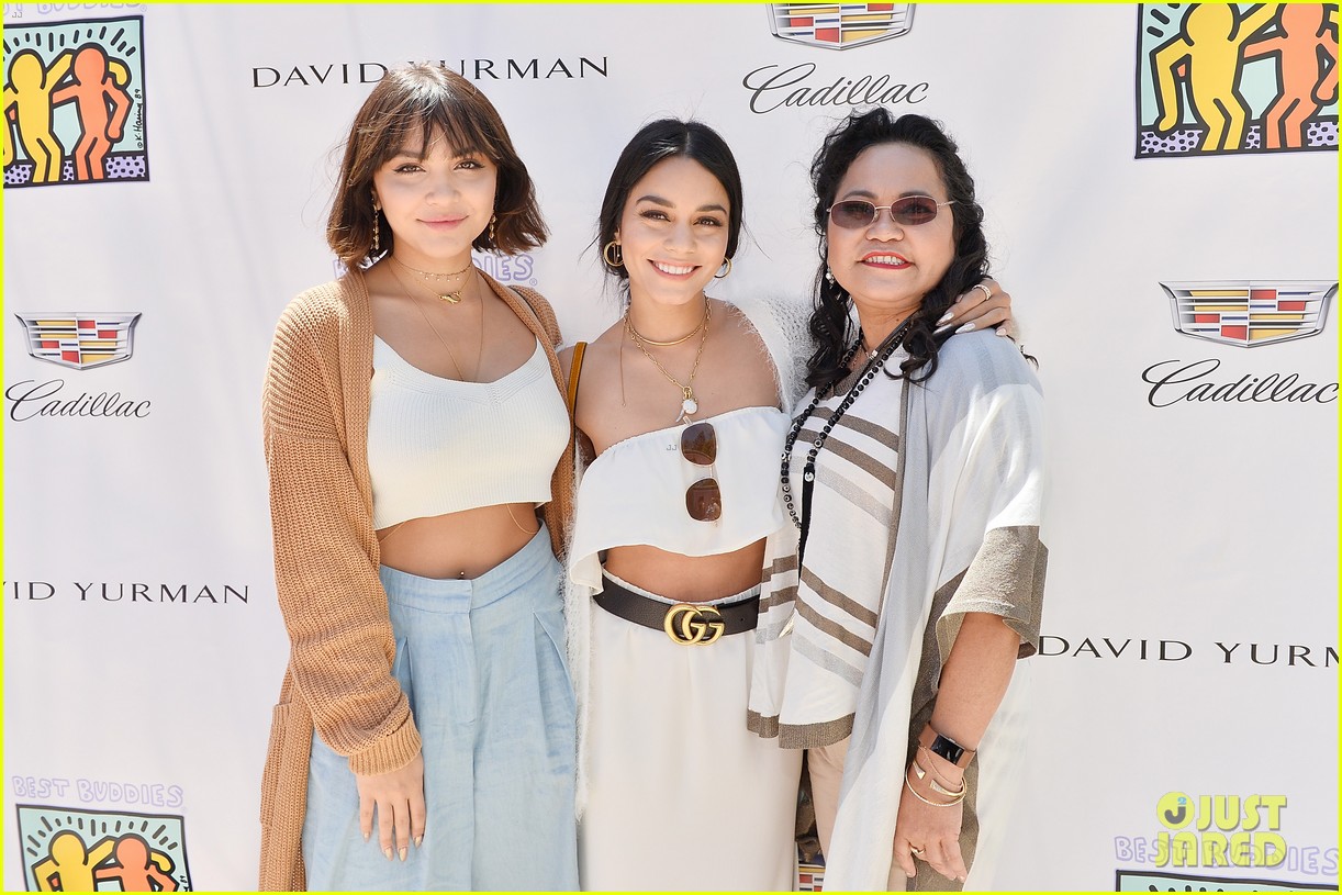 cindy crawford kaia gerber host best buddies mothers day luncheon 02