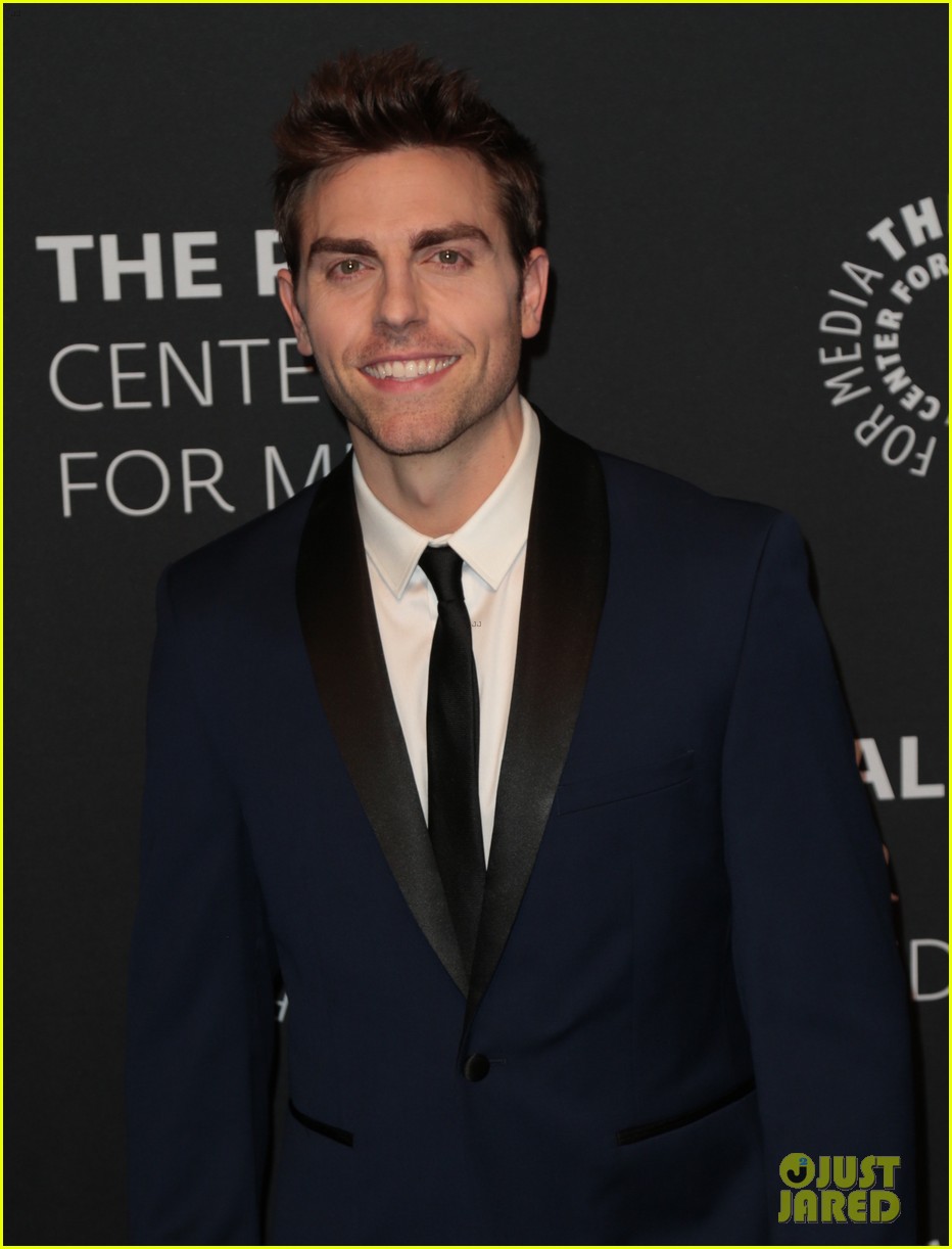 Sarah Hyland & Abigail Breslin Have a Moment at &lsquo;Dirty Dancing