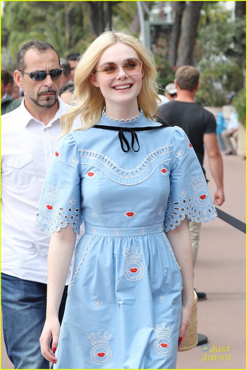 Elle Fanning's Sister Dakota Always Makes Fun Of Her For Having This ...