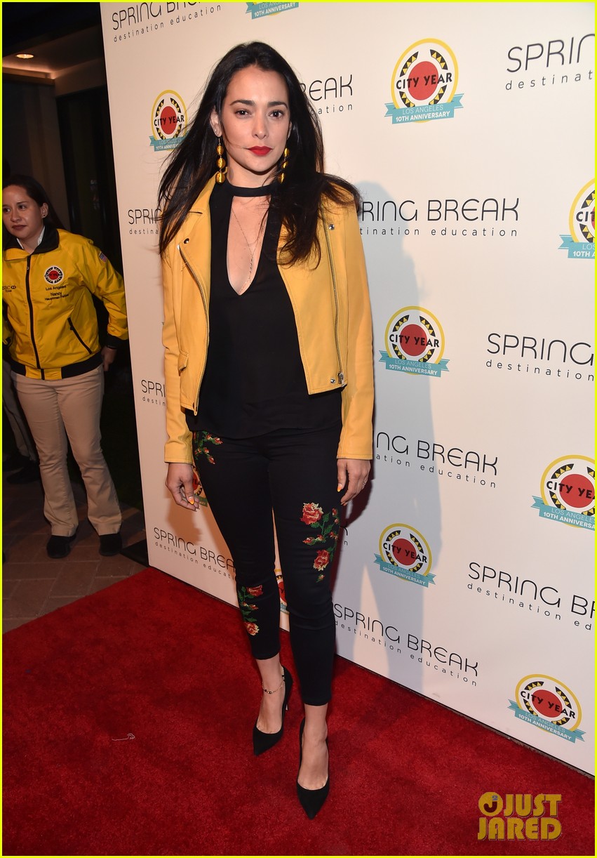 full-sized-photo-of-liam-hemsworth-joey-king-step-out-at-annual-city