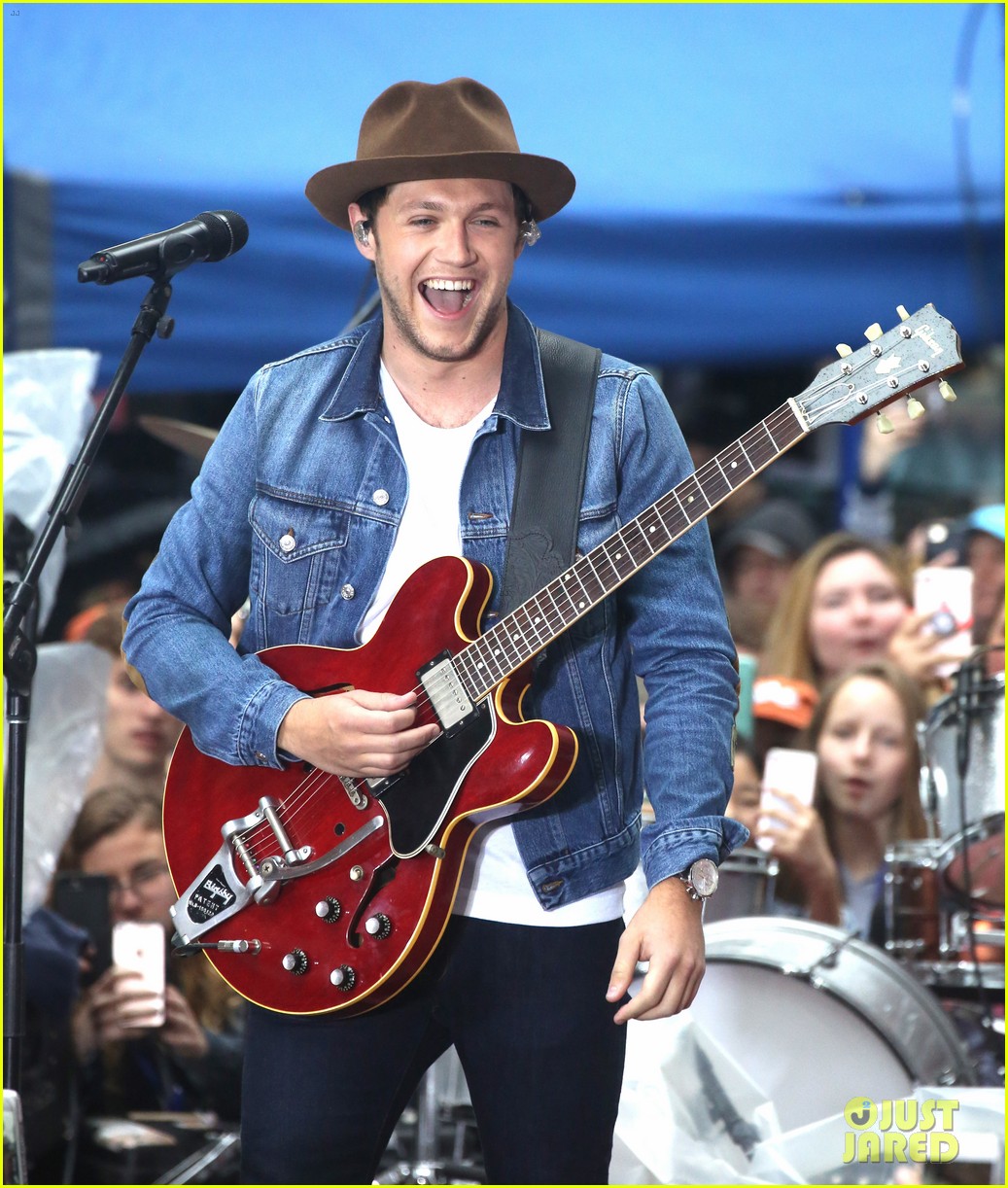 Niall Horan Goes Solo for 'Today Show' Concert Watch Now! Photo