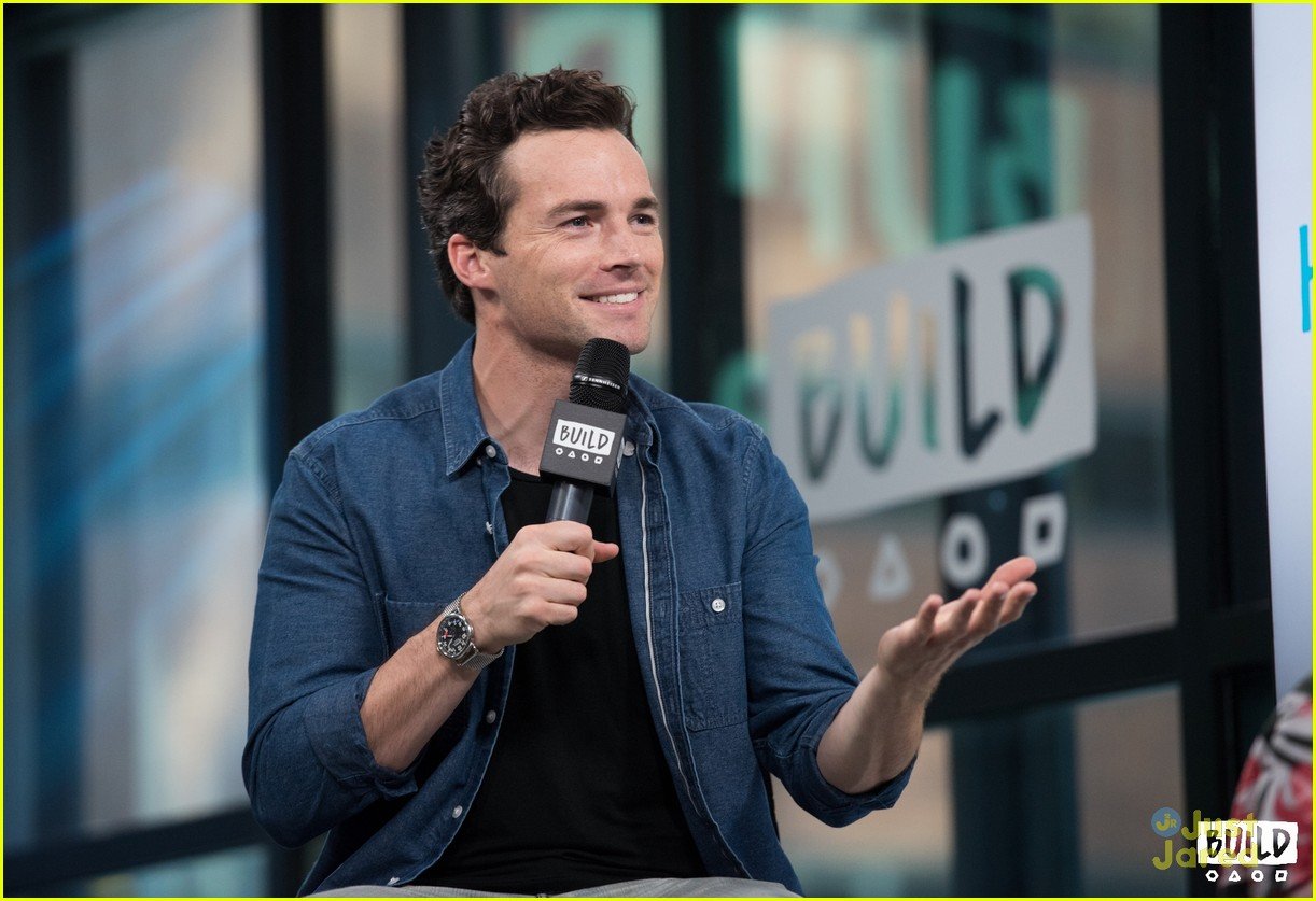 Ian Harding Gets Major Support From 'Pretty Little Liar's Co-Stars For